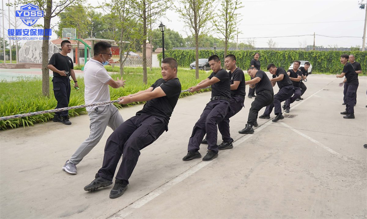 银盾保安公司第一届拔河比赛