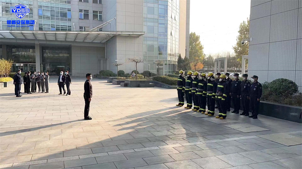 开展消防处突演练活动的银盾安保队员们
