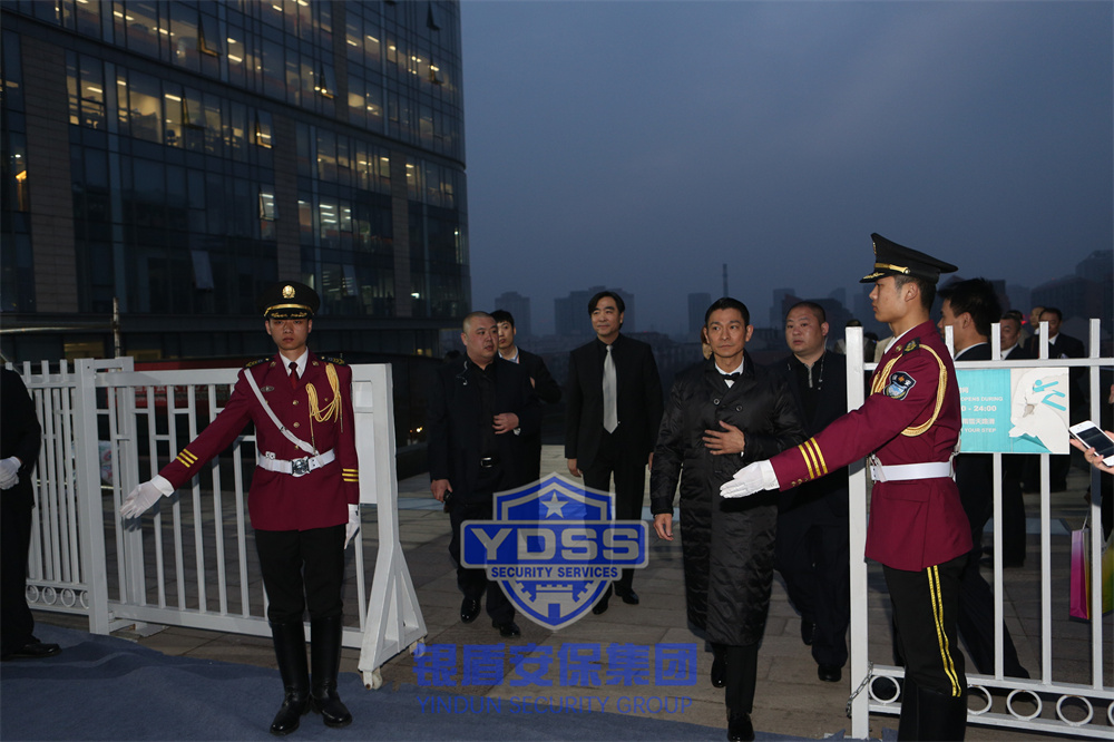 北京银盾安保特勤队员为名人提供安保护卫服务