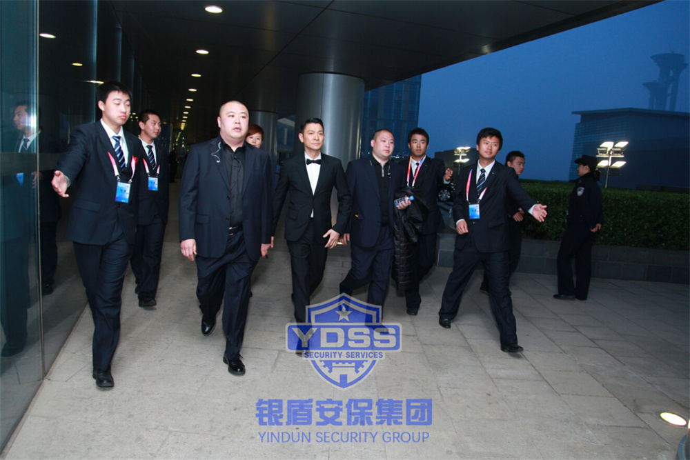 北京银盾安保特勤队员为名人提供安保护卫服务