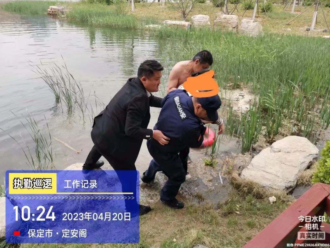 北京银盾保安员王艳昌奋不顾身跳水救轻生女子