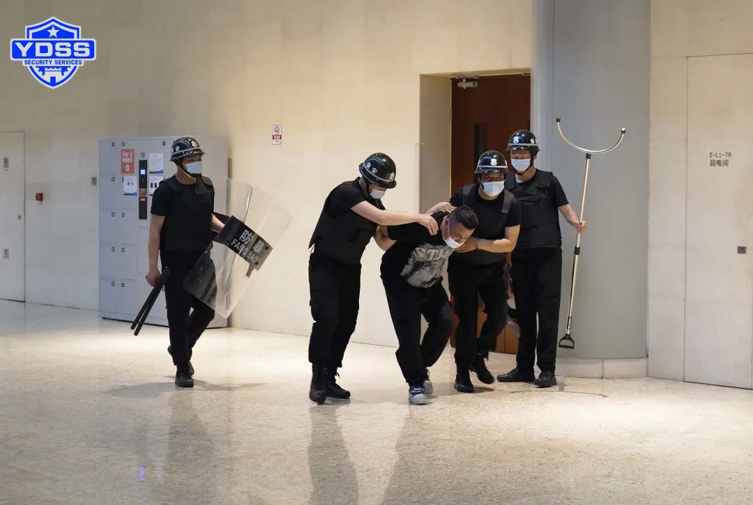 北京银盾保安服务公司驻国家会议中心保安队组织开展反恐消防应急演练活动