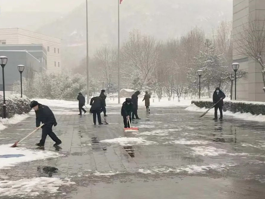 银盾保安全力做好应对冰雪天气的挑战