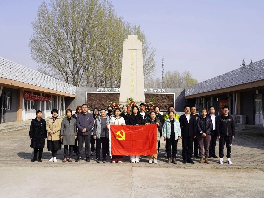 【翠柏青松伴英烈、丰碑矗立颂英魂】银盾保安参加烈士陵园哀悼缅怀仪式